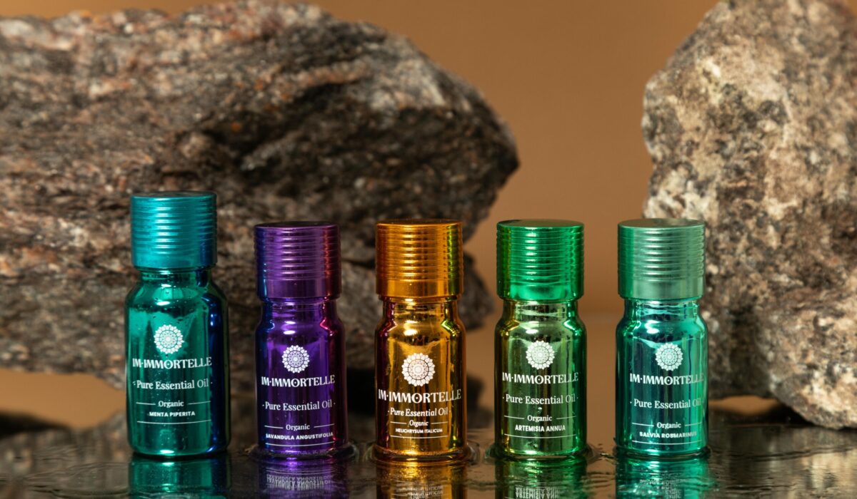 Essetntial-oils-in-bottles